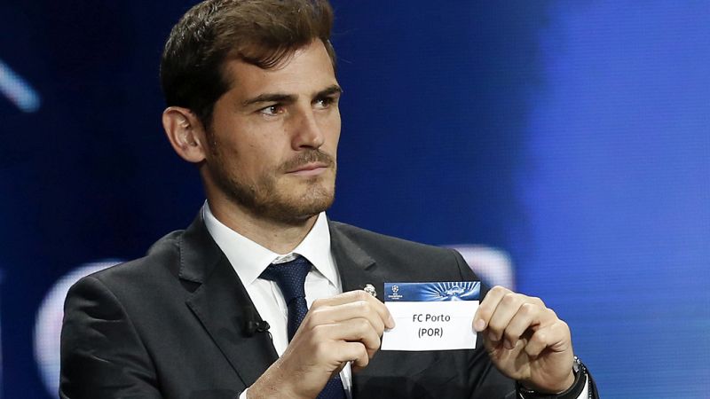 Casillas con la papeleta del Oporto