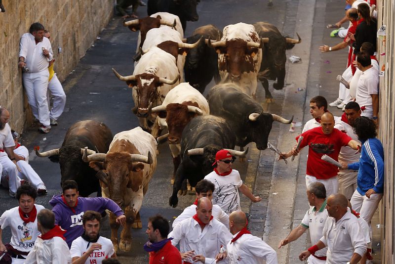 Los toros del sexto encierro han salido muy veloces de corrales