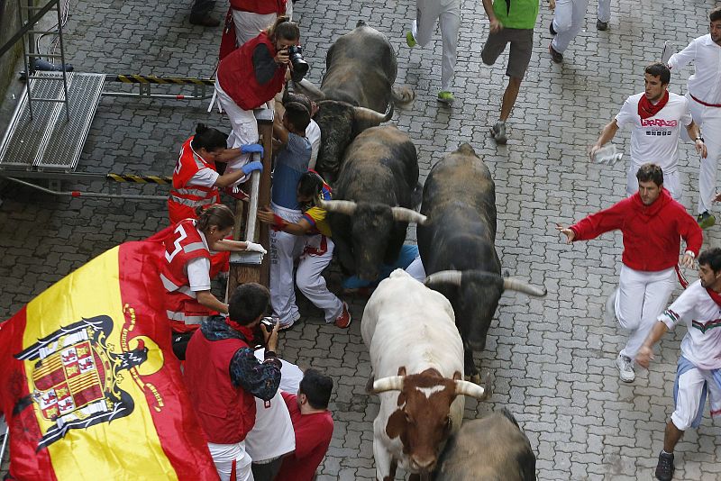 La octava y última carrera de San Fermín 2015 ha sido accidentada