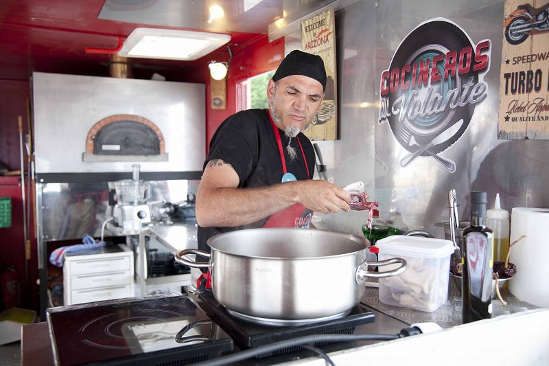 Jean Michel desconocía este plato y Magda toma el control en la cocina