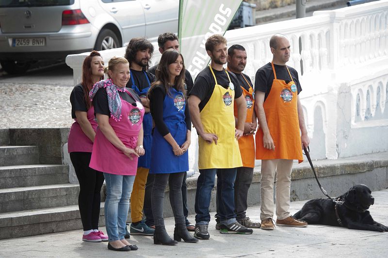 Los cuatro equipos 'salvados' atienden a las instrucciones del chef