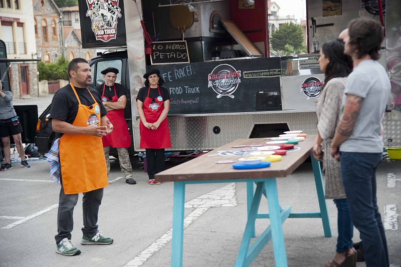 La Vermuneta extraña el sofrito y el caldo de un buen guiso marinero en la tapa de Café Racer
