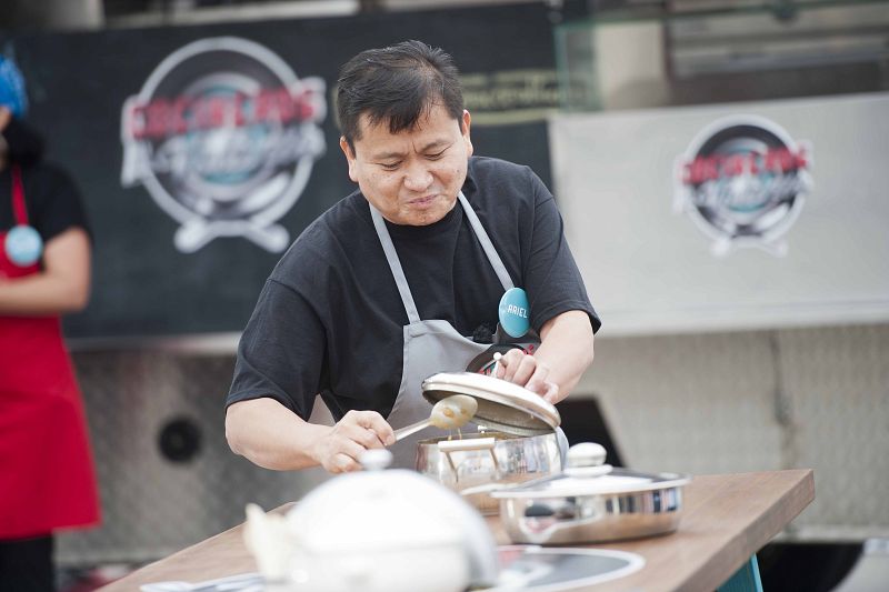 ¡El recién llegado Ariel acierta todos los ingredientes dejando a sus compañeros pasmados! Son los ganadores de la mini prueba