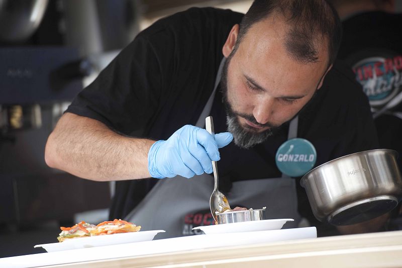 Gonzalo apura los últimos detalles del plato