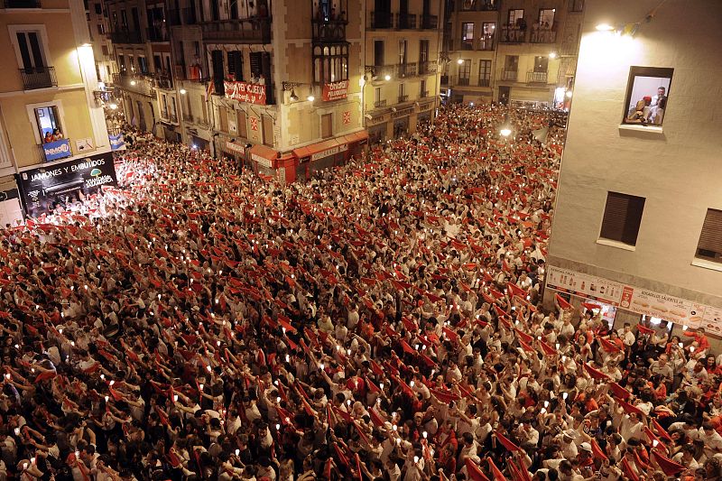 Los mozos han apurado las últimas horas de la fiesta en todas las calles de la ciudad.
