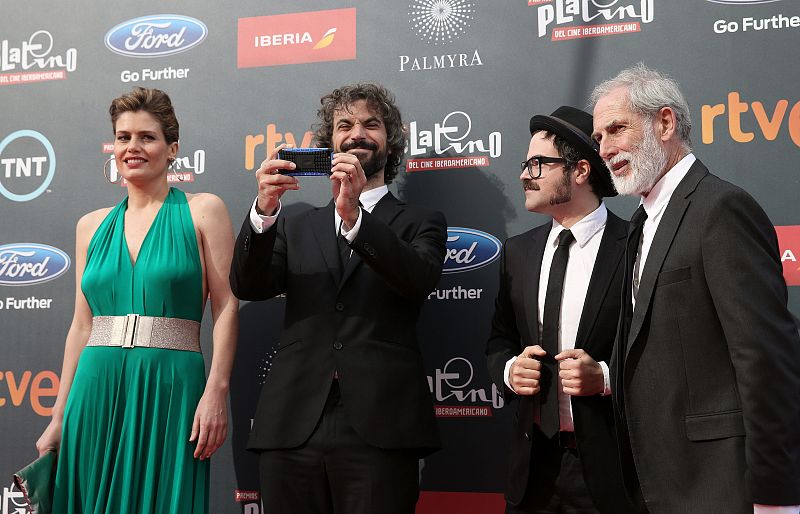 Los invitados llegan a la alfombra roja