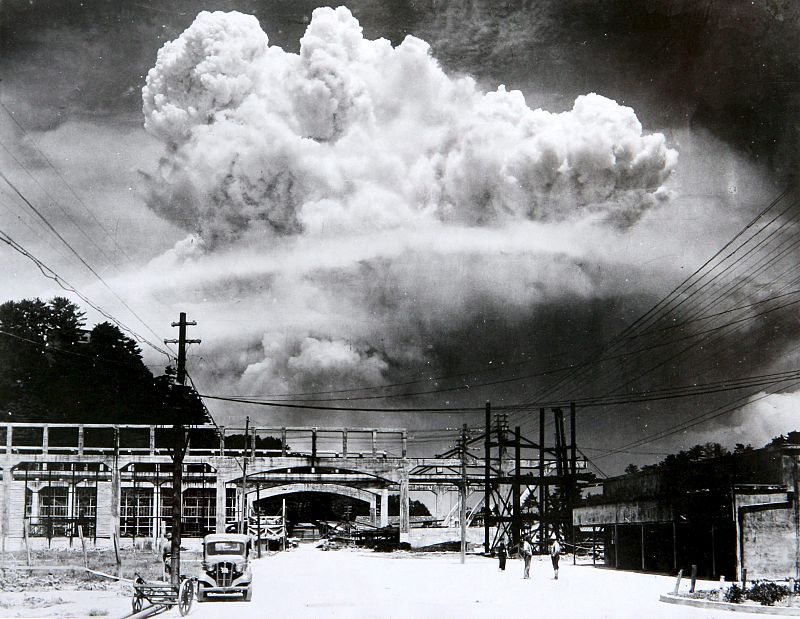 Vista de la nube causada por la explosión de la bomba en Nagasaki el 9 de agosto de 1945