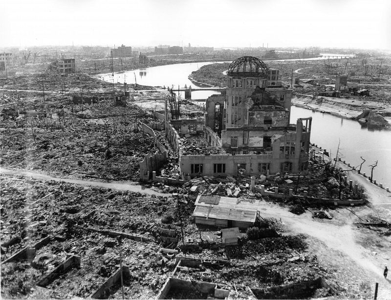 La cúpula Genbaku en Hiroshima después de la explosión atómica