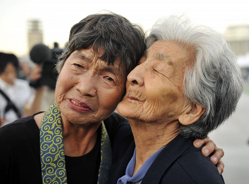 Tsuyuko Nakao (dcha), de 92 años, y Kinuyo Ikegami, de 77, supervivientes de Hiroshima