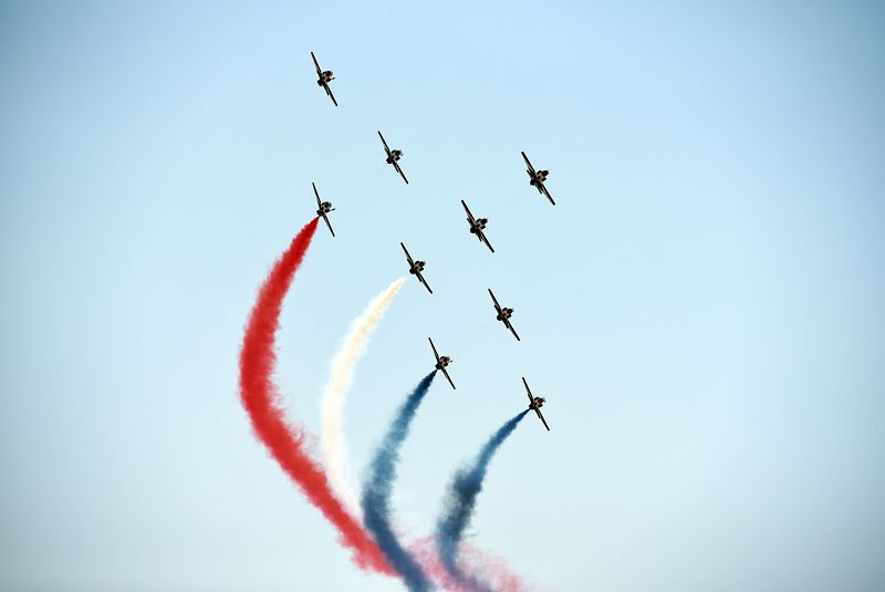 Aviones del ejército egipcio ejecutan acrobacias