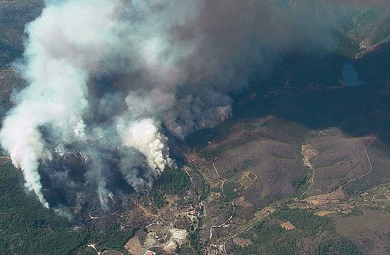 Vista aérea del fuego en Sierra de Gata