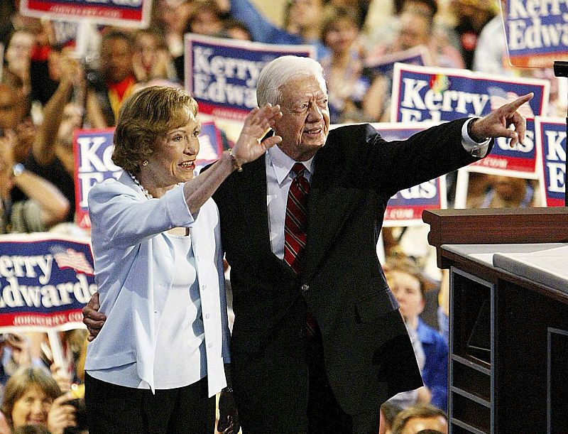 Jimmy Carter y su esposa Rosalynn durante la Convención Nacional Demócrata de 2004