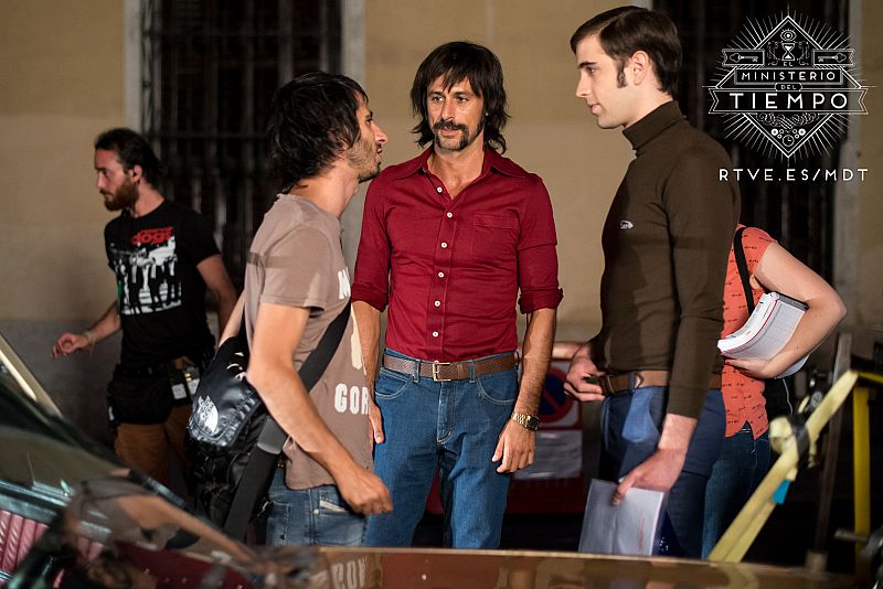 Hugo Silva junto a Marc Vigil, director de la serie