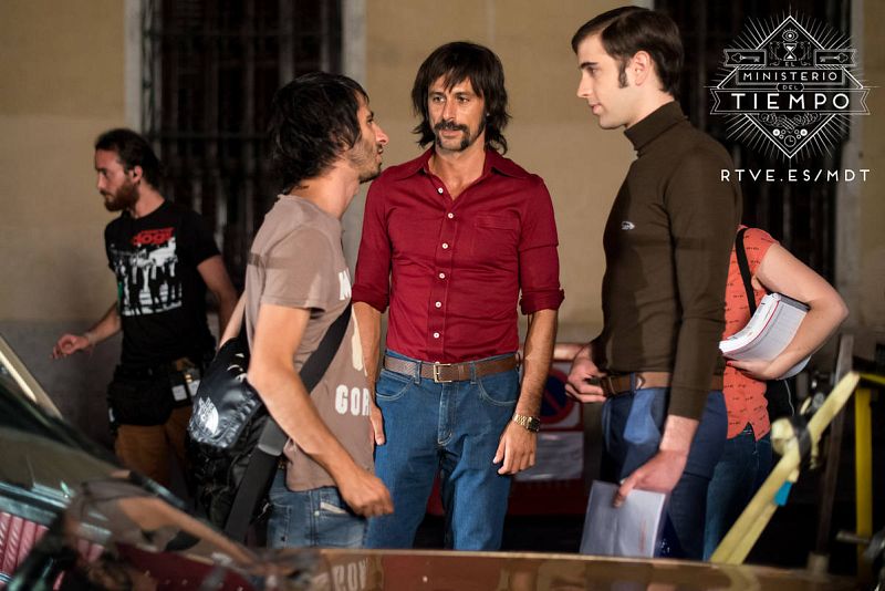 Hugo Silva junto a Marc Vigil, director de la serie