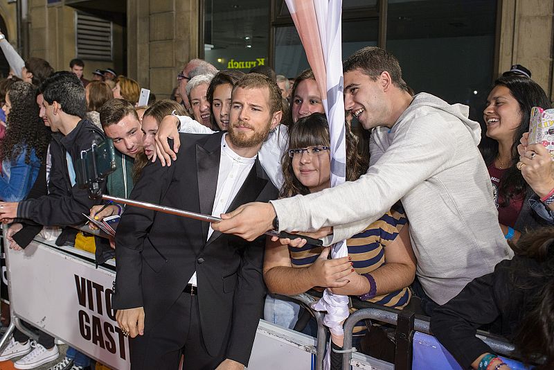 Álvaro Cervantes en el preestreno de 'Carlos, Rey Emperador'