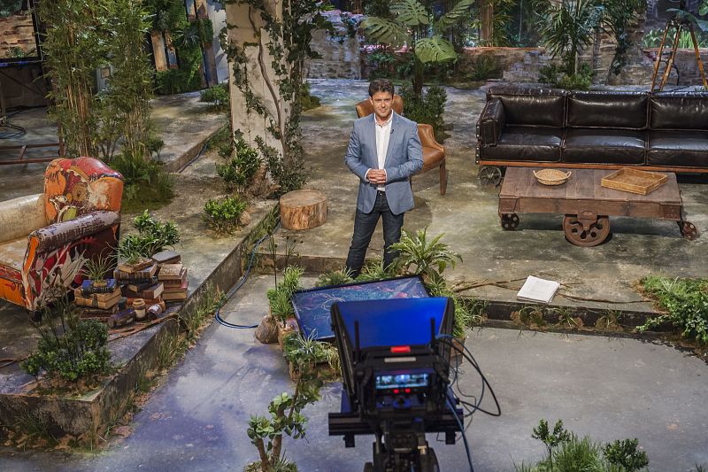 Pablo Herreros, presentador de "Yo mono", delante de la cámara