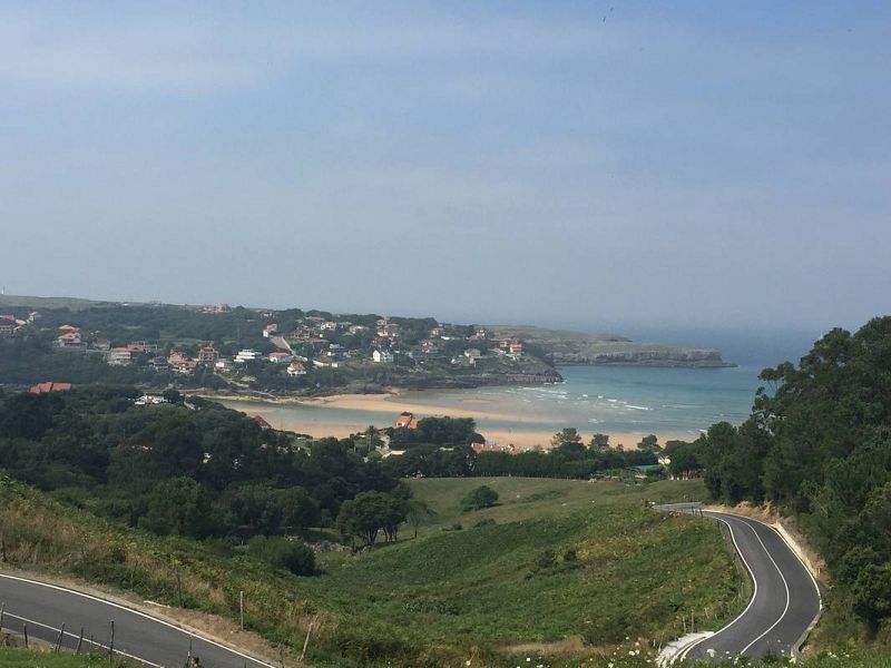 Playa de la Arena (Isla, Cantabria). 