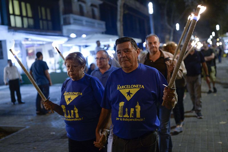 Vecinos del barrio barcelonés de La Barceloneta aprovecharon para expresar su deseo de independencia.