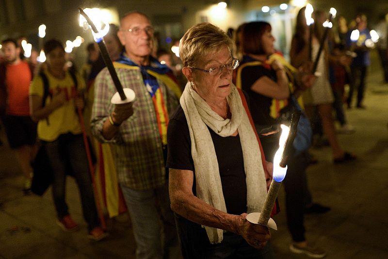 Esteladas y antorchas en la víspera de la Diada