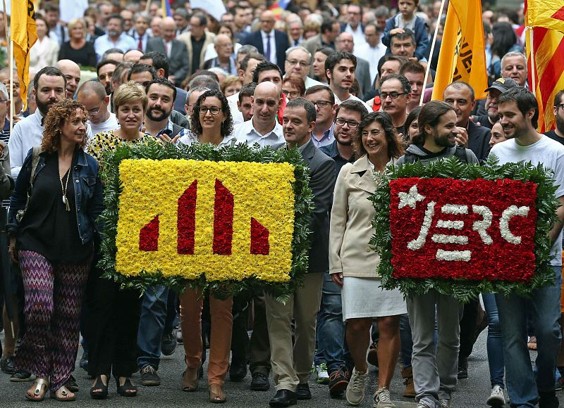 Dirigentes de ERC, han realizado su ofrenda floral por separado, además de la que han hecho como integrantes de la lista soberanista de Junts pel sí.