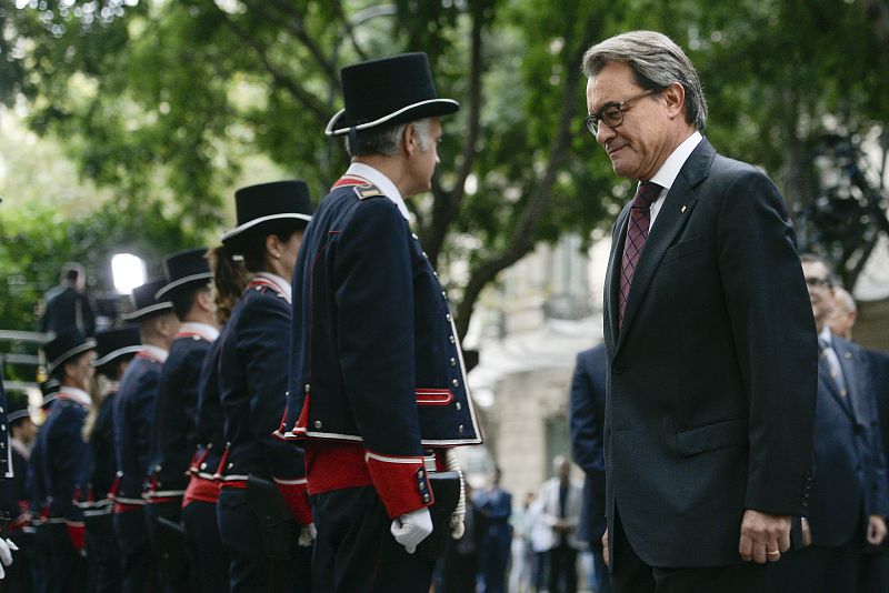 El presidente de la Generalitat, Artur Mas, encabezó la representación del Govern en los actos institucionales de la Diada, coincidente con el primer día de campaña electoral para los comicios autonómicos del 27 de septiembre.