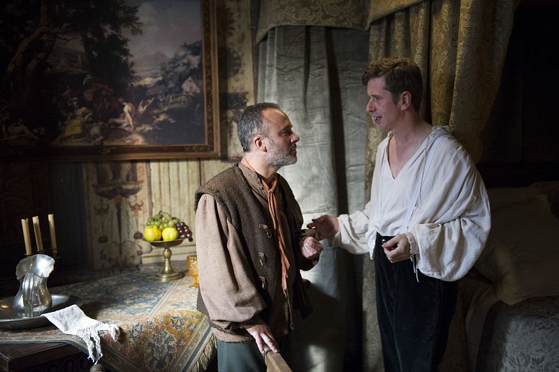 Sátur intenta frenar las intenciones de Bernardo