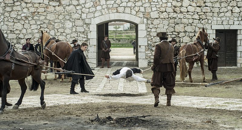 El Comisario a punto de ser desmembrado