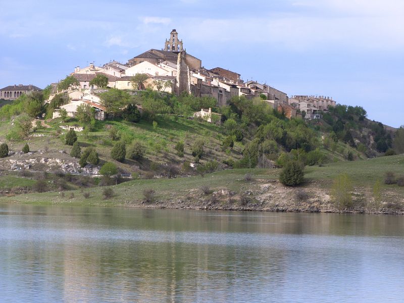 El embarse de Linares con Maderuelo al fondo
