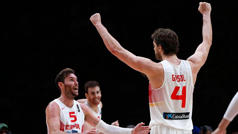 La selección española celebra su pase a la final del Eurobasket