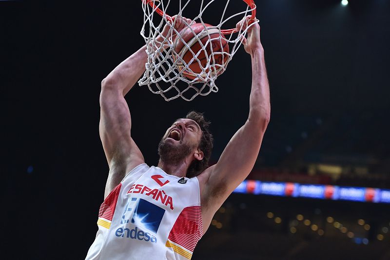 Gasol machaca la canasta de Lituania