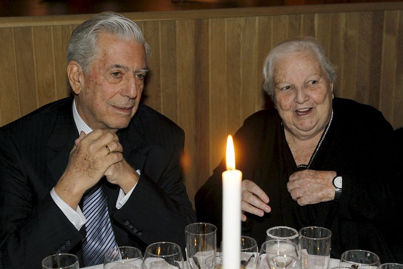 El premio Nobel de Literatura, Mario Vargas Llosa, conversa con la agente literaria de autores en español, Carmen Balcells.