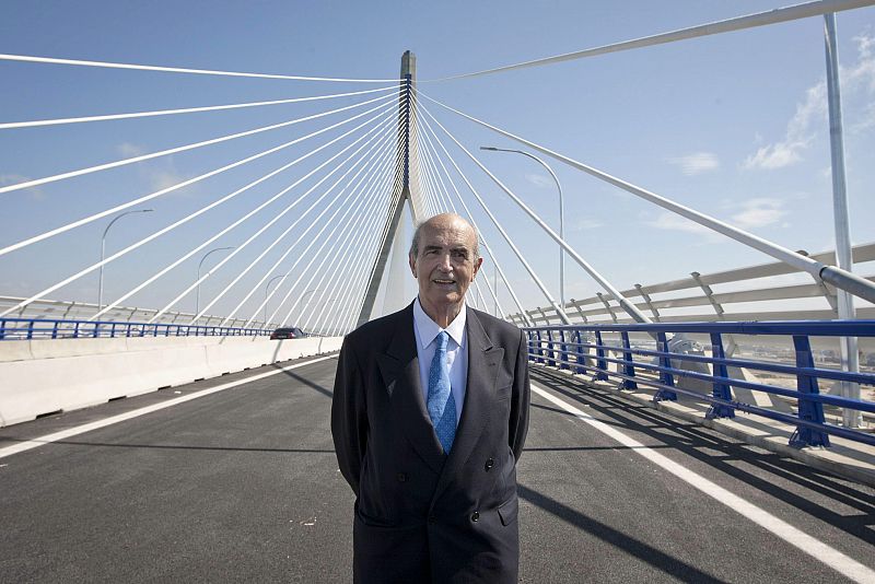 El ingeniero, Javier Manterola, que ha diseñado el puente