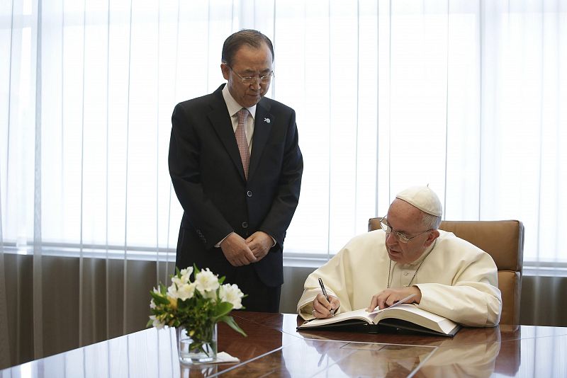 La firma en el libro de invitados