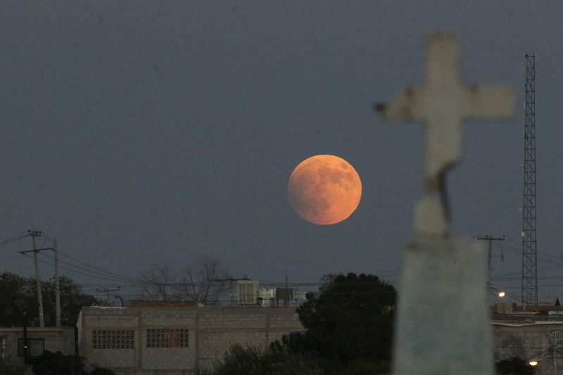 La última superluna del año fotografiada en Ciudad Juárez