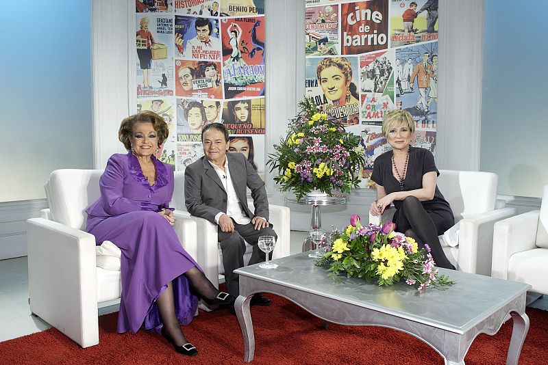 Joselito, rodeado por Carmen Sevilla e Inés Ballester.