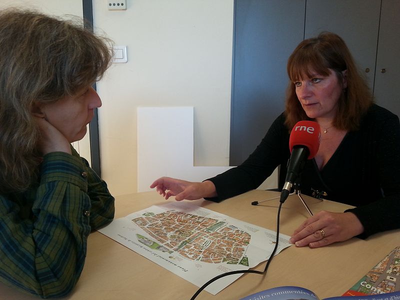 La directora de la oficina de turismo de Narbonne atiende al programa.