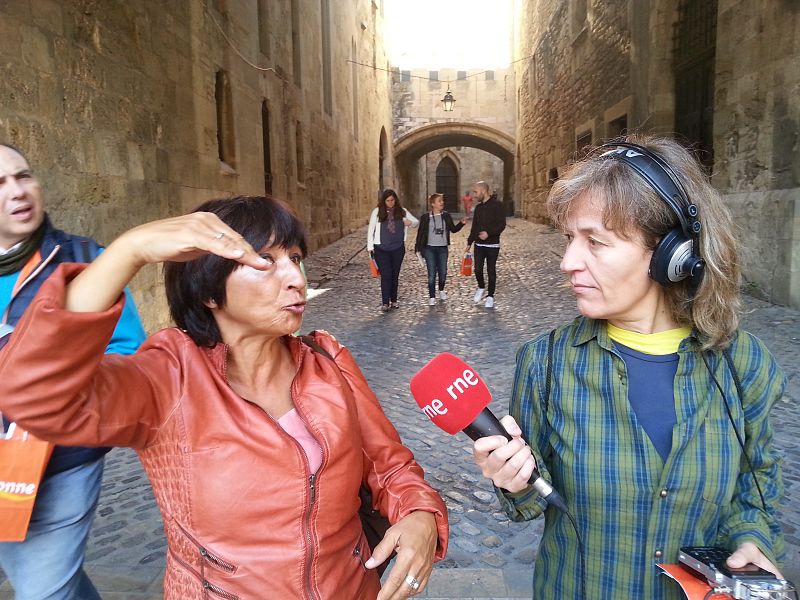 Nos adentramos por el callejón entre el Palacio de los Arzobispos y la catedral.