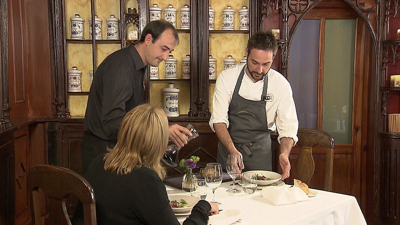 Miguel de la Cruz, chef de una estrella Michelín, en su restaurante La Botica de Matapozuelos.