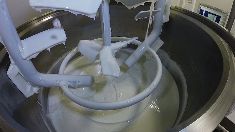 Para la mezcla se utiliza agua ultrapura