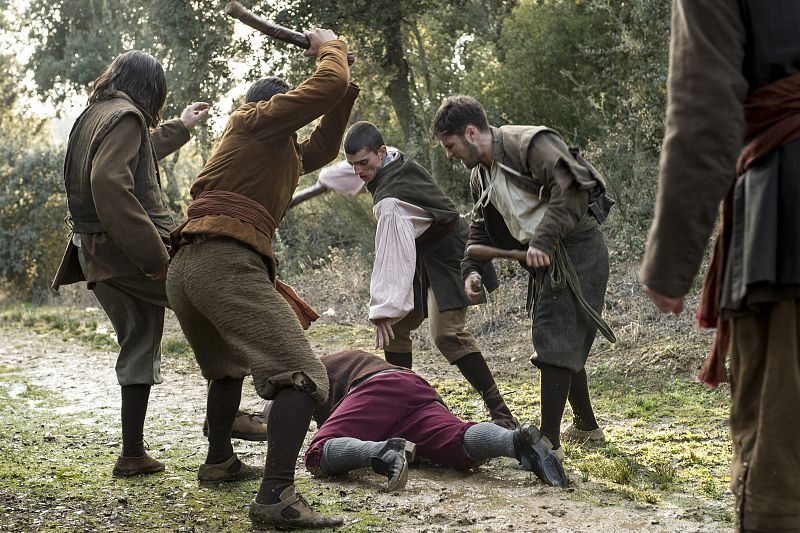 Sátur recibe una brutal paliza