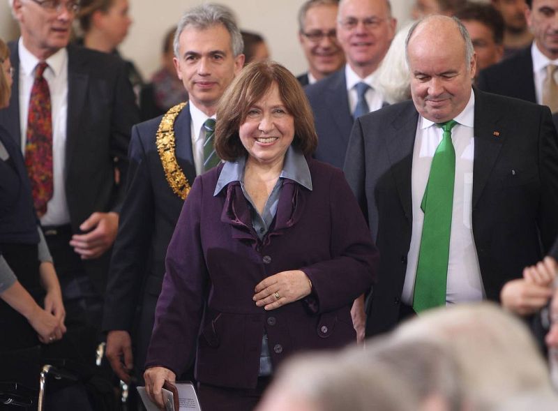 La escritora y periodista nació en 1948 en el territorio de lo que hoy es el occidente de Ucrania 