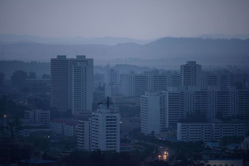 Vista de la capital de Corea del Norte, Pyongyang, desde el hotel Yanggakdo. El país se prepara para el 70 aniversario del Partido de los Trabajadores