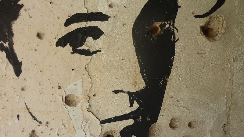 Pintada en edificio destruido