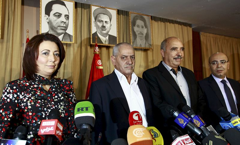 El presidente de la la patronal (Wided Bouchamaoui), el secretario general de la Unión General de Trabajadores Tunecinos (Houcine Abassi) y los presidentes de la Liga Tunecina de los Derechos Humanos ( Abdessattar ben Moussa) y la Asociación Nacional