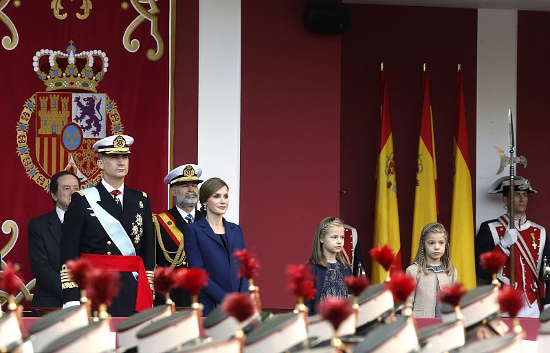 Los reyes presiden el desfile de la Fiesta Nacional, en el que participan 3.400 militares y guardias civiles