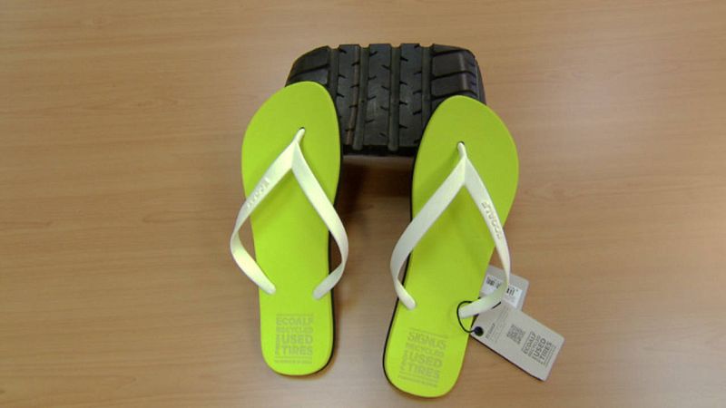 Con el gránulo de neumático se pueden hacer desde unas chanclas hasta asfaltar carreteras