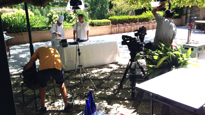 El documental presta especial atención a la cocina de cada lugar