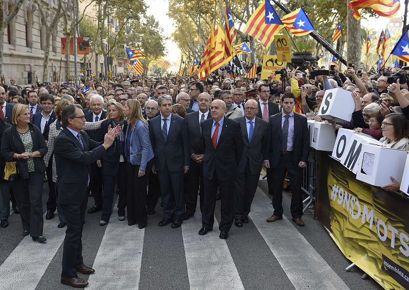 Artur Mas agradece el apoyo popular antes de comparecer en el TSJ de Cataluña.