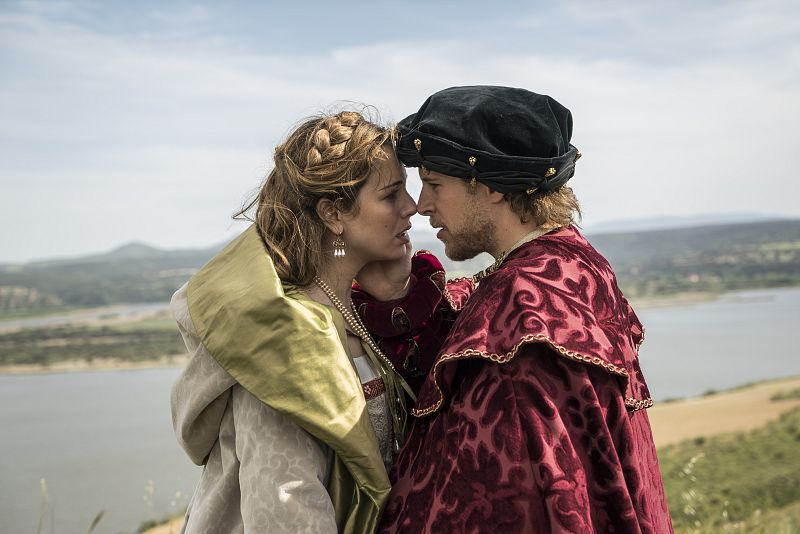 Primer acercamiento entre Carlos e Isabel