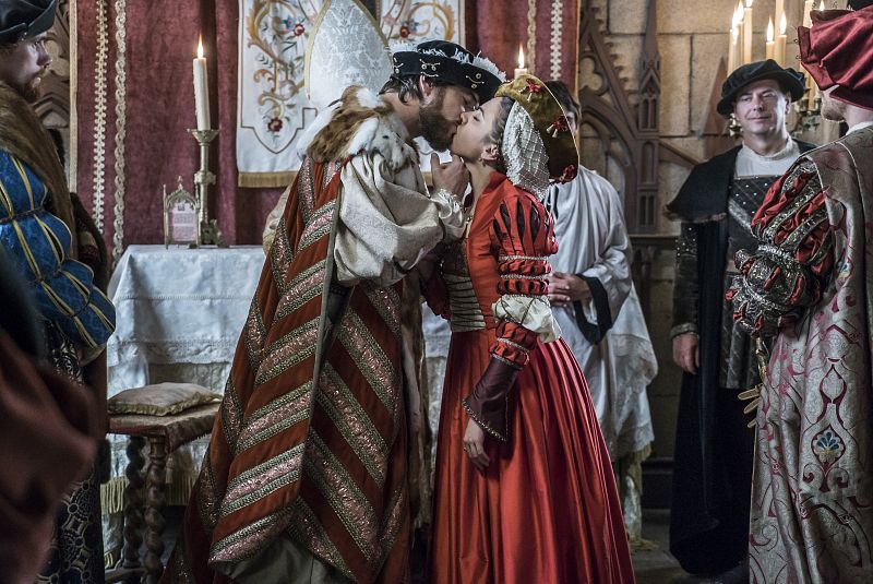 Francisco y Leonor sellan su compromiso con un beso